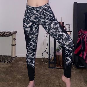 WOMEN’S ATHLETIC LEGGINGS